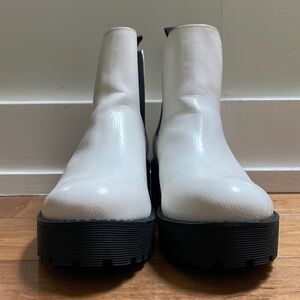 Dirty Laundry Women's White Pull-On Lugged Sole Boots - Size 7